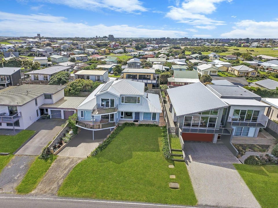 A Top Deck Apartment in Port Fairy