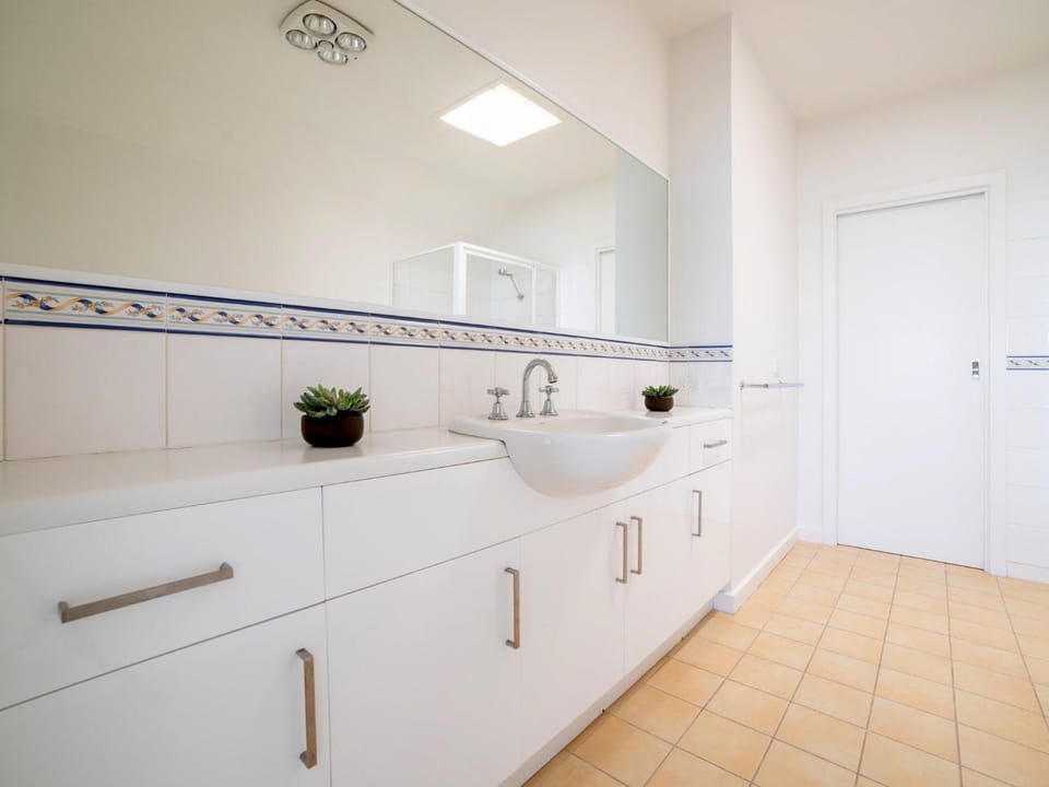 Bayview Beachfront Apartment House in Port Fairy