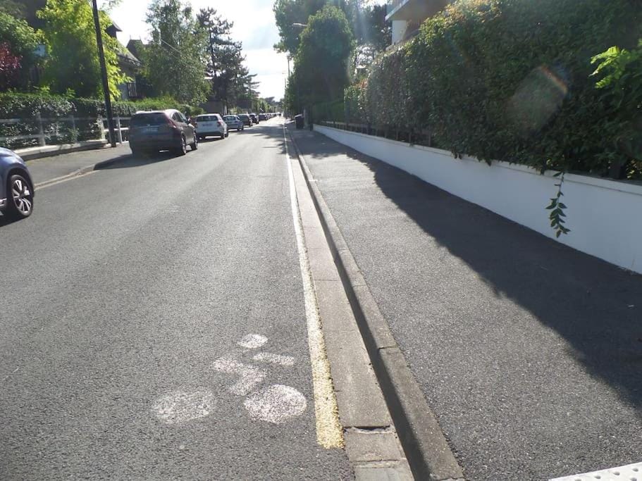 Neighbourhood, Cycling