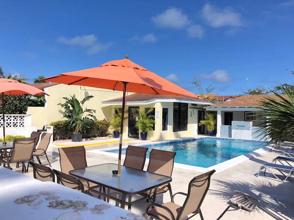 Pool view, Swimming pool, sunbed