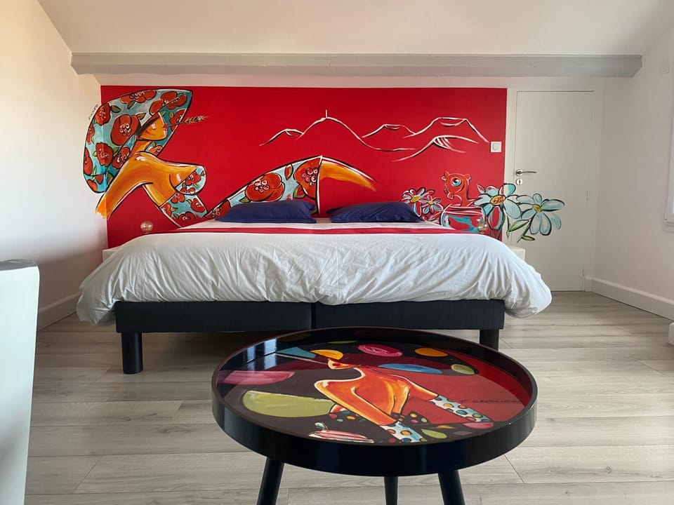 Bed, Photo of the whole room, Bedroom