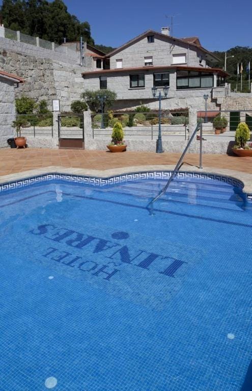 Property building, Day, Swimming pool
