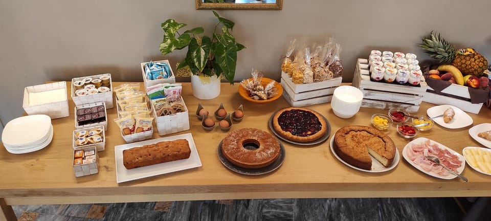 Breakfast, Continental breakfast, Buffet breakfast, Italian breakfast