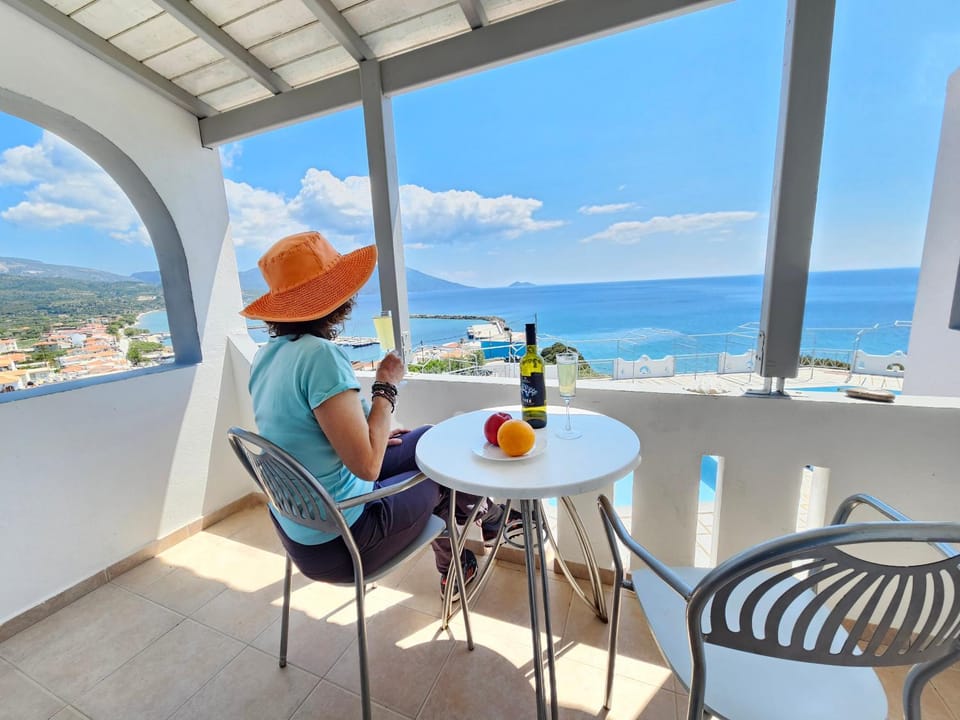 Day, People, Natural landscape, View (from property/room), Balcony/Terrace, Food and drinks, Dining area, Food, Mountain view, Sea view, Drinks, group of guests