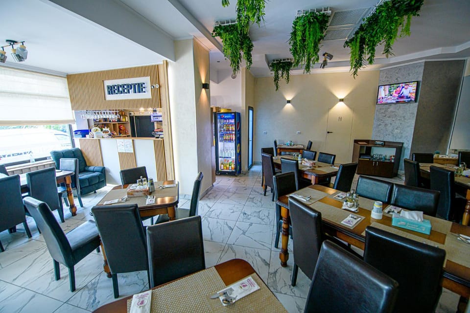 Property building, Restaurant/places to eat