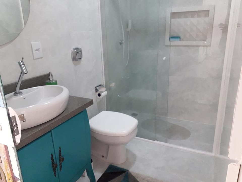 Shower, Toilet