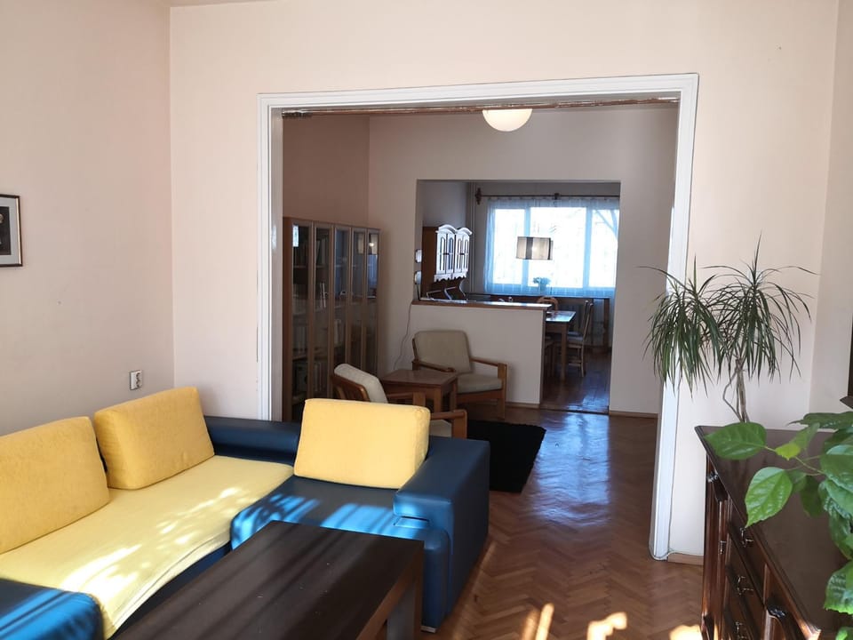Living room, Photo of the whole room