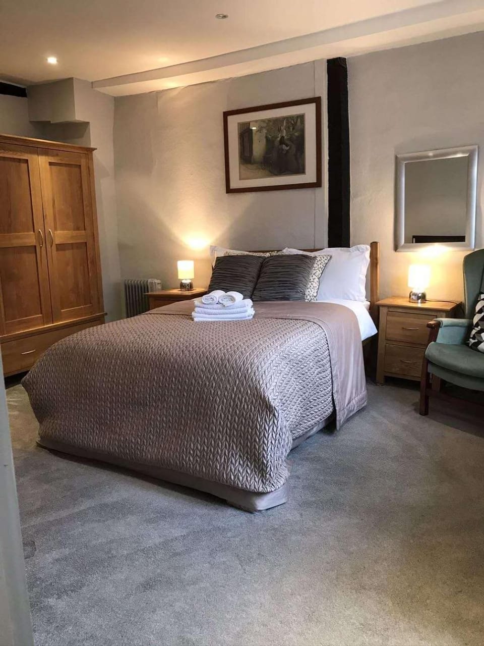 Photo of the whole room, Bedroom