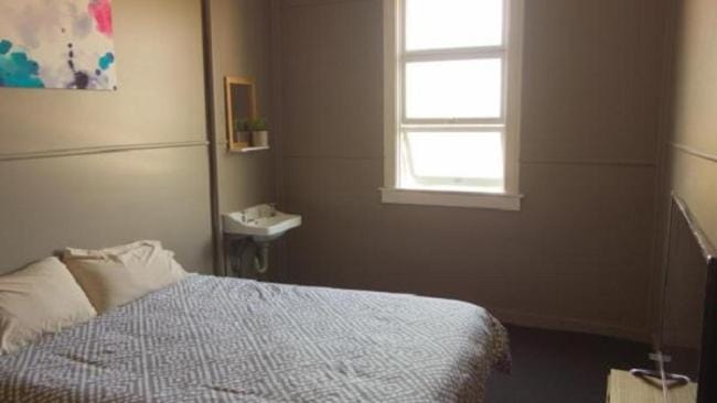 Bed, TV and multimedia, Bedroom