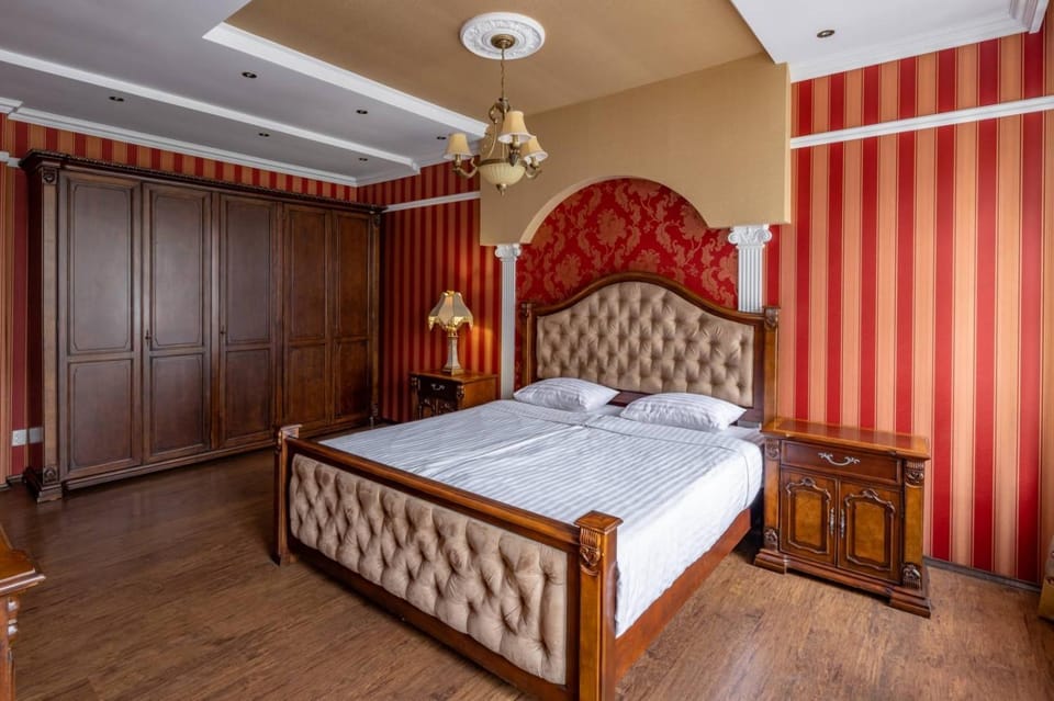 Bed, Photo of the whole room, wardrobe