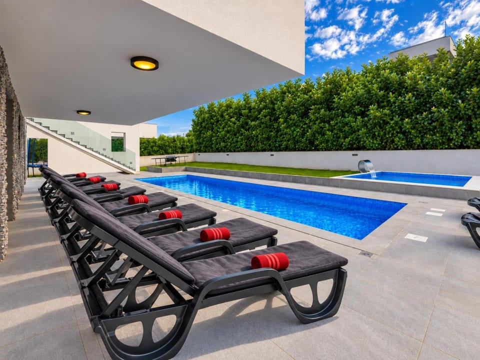 Day, Pool view, Swimming pool, sunbed