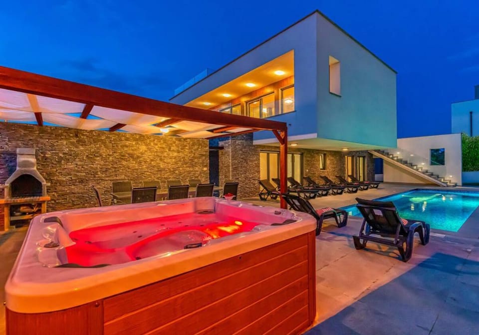 Night, Hot Tub, Pool view, sunbed