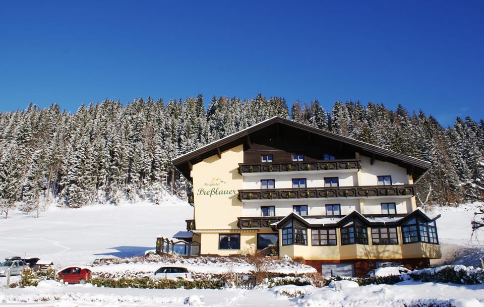 Facade/entrance, Winter