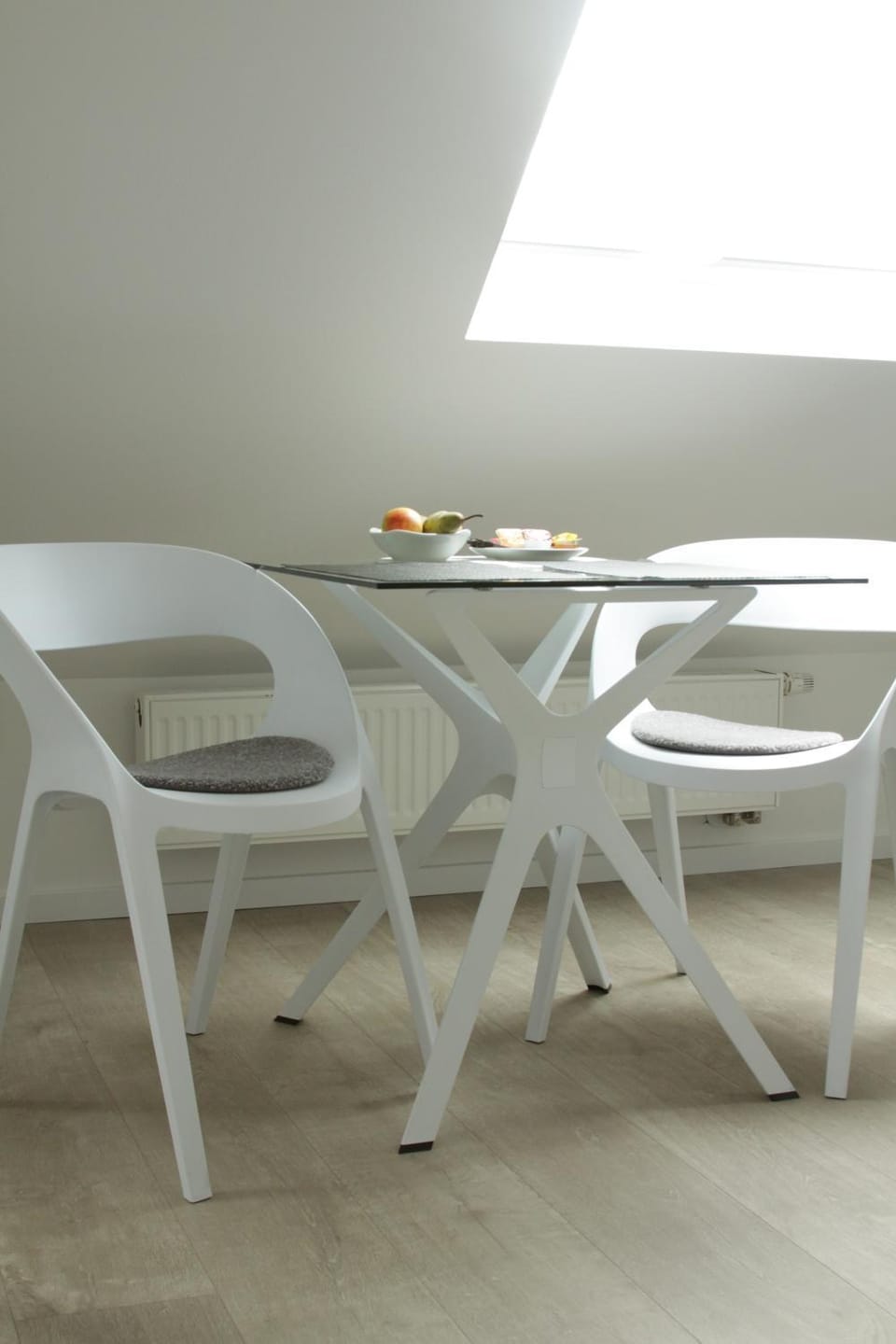 Day, Seating area, Dining area