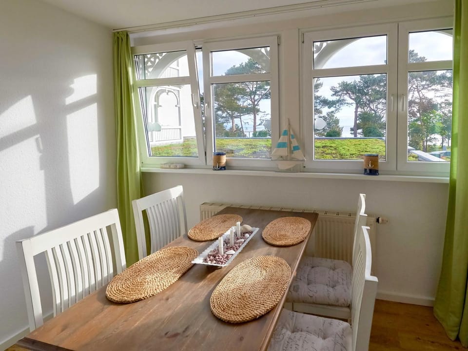 Living room, Dining area, Sea view