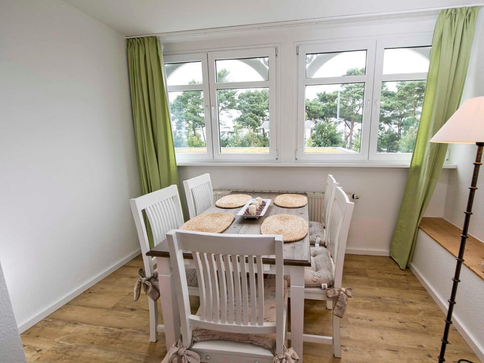 Photo of the whole room, Dining area