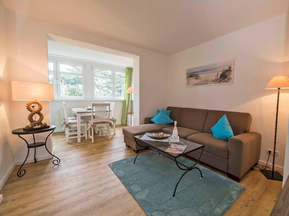 Living room, Photo of the whole room, Dining area