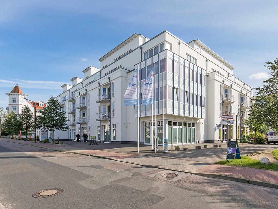 Facade/entrance