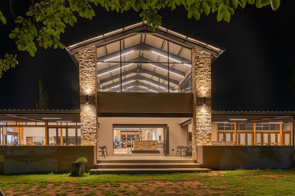 Property building, Restaurant/places to eat