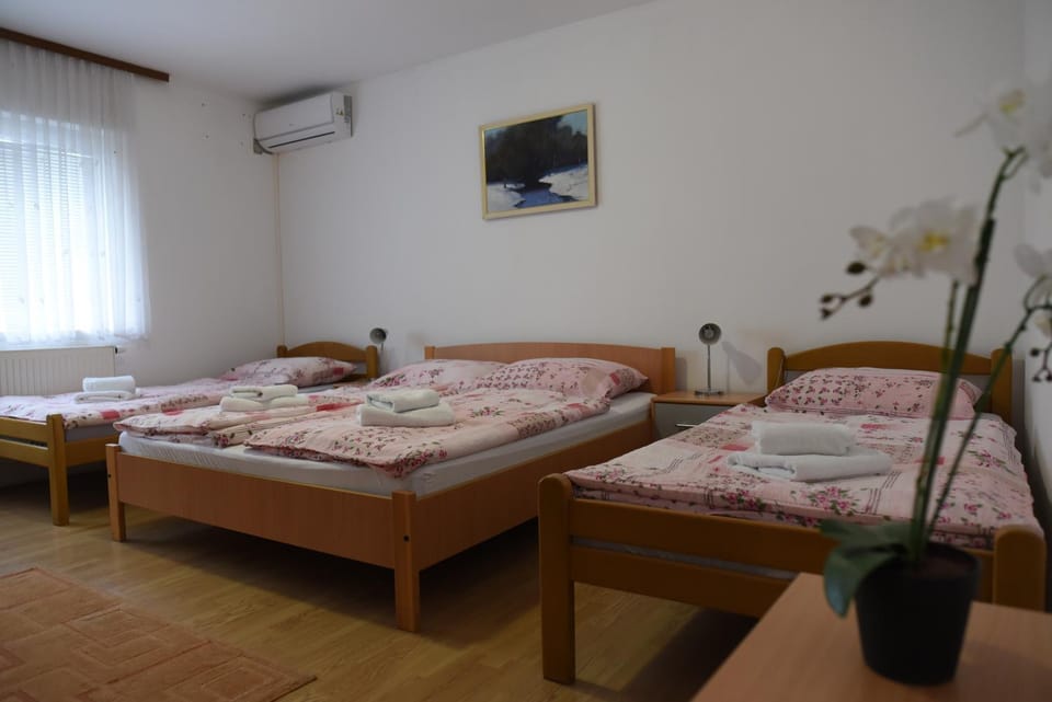 Prenoćište Džinić Inn in Federation of Bosnia and Herzegovina