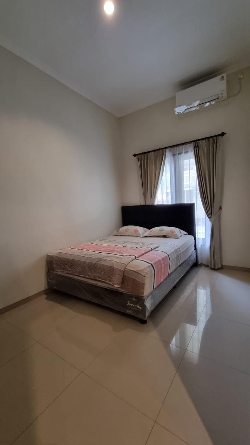 Bed, Photo of the whole room, Bedroom, air conditioner