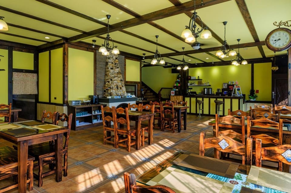Restaurant/places to eat, Lobby or reception, Food
