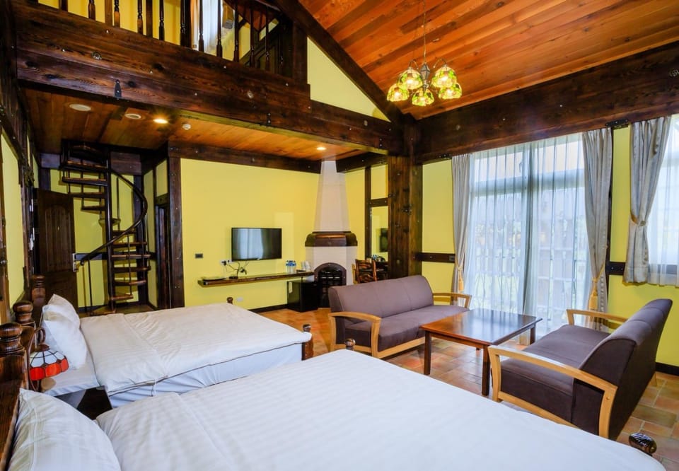 Bed, Photo of the whole room, Decorative detail, bunk bed