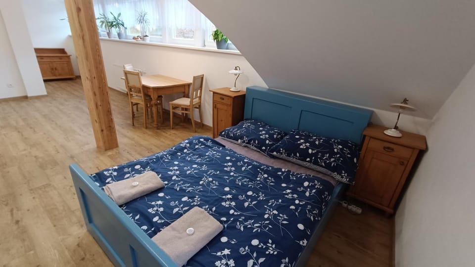 Bed, Photo of the whole room, hair dresser