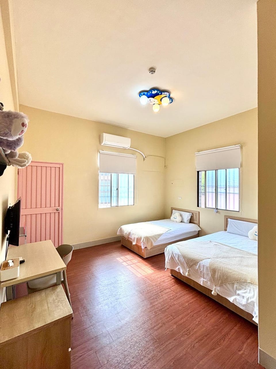 Bed, Photo of the whole room, Bedroom, air conditioner