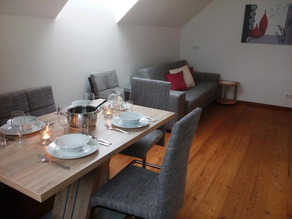 Living room, Dining area