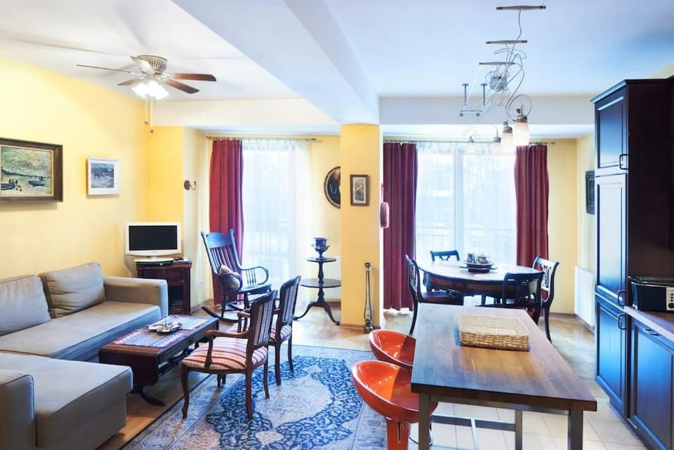 Living room, Seating area, Dining area