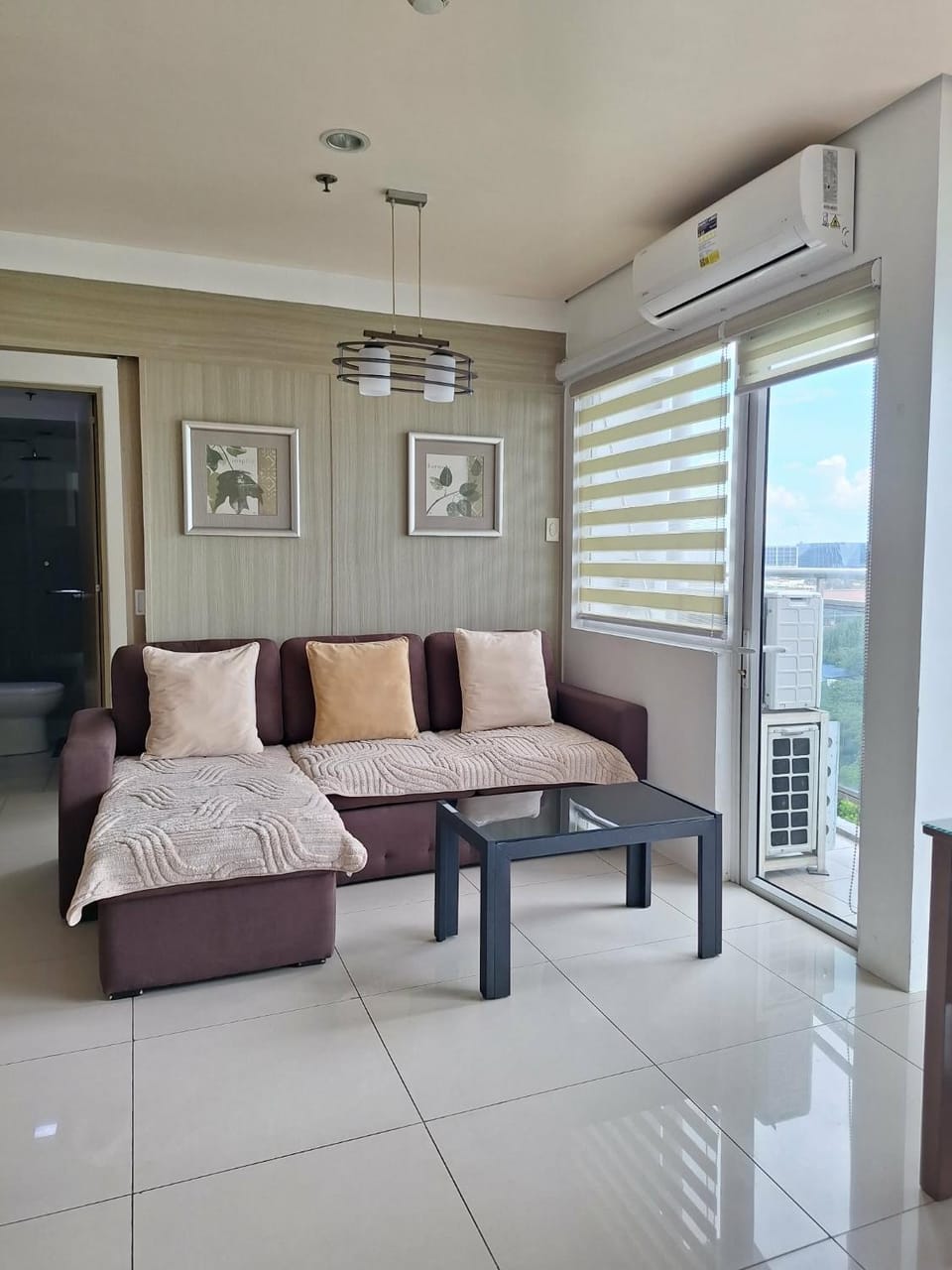 De Luxe, Standard and Studio Suites -The Breeze Residences-close to Airport,Mall of Asia, US Embassy Apartment in Pasay
