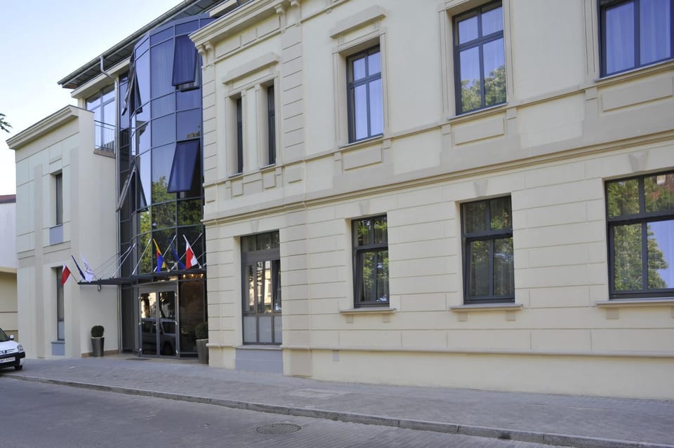Property building, Day
