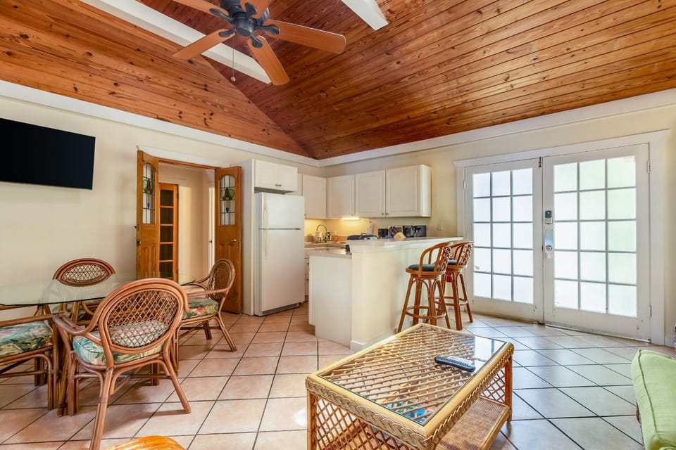 KW24 Key Lime Calypso House in Key West