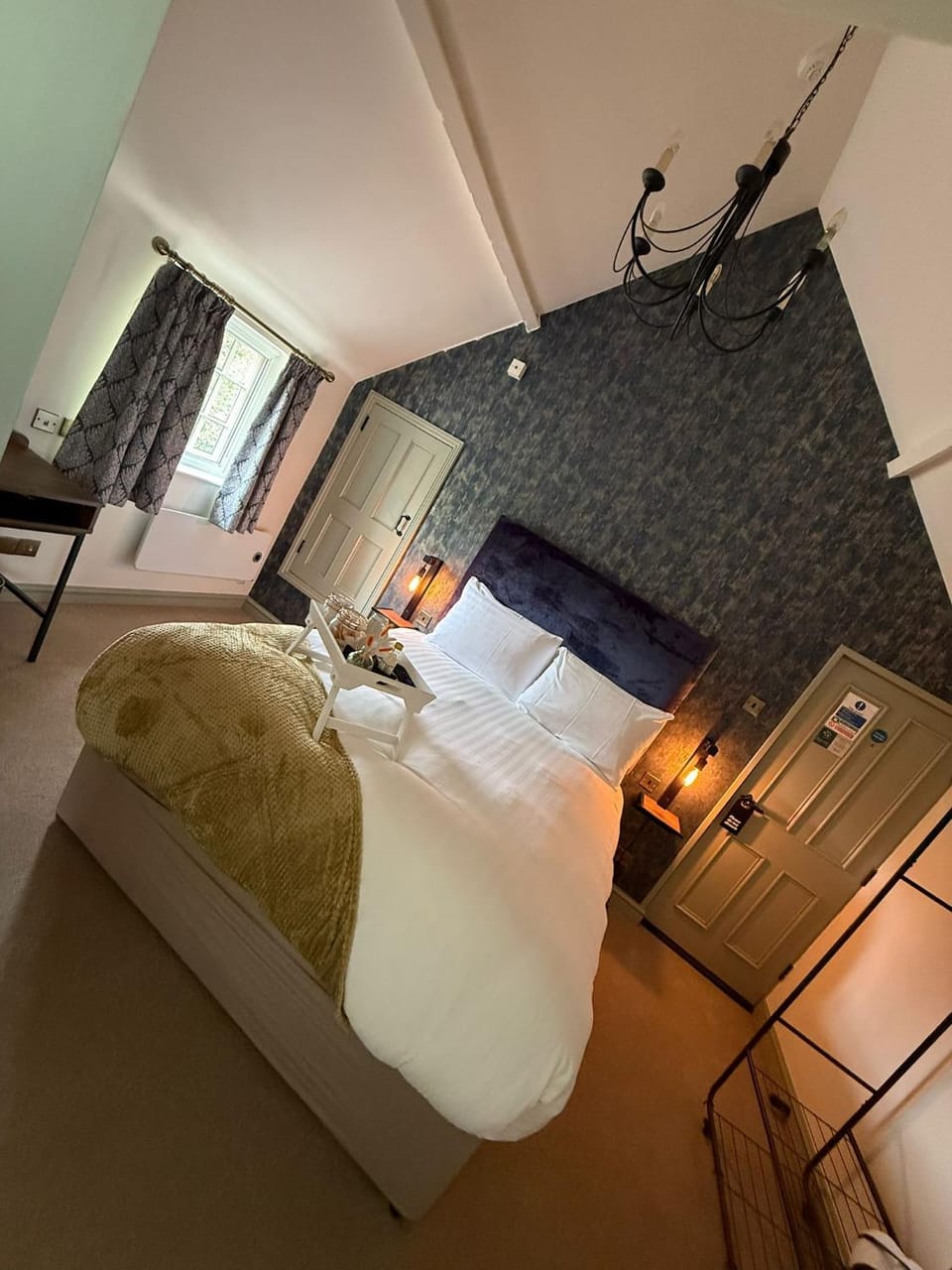 Bed, Photo of the whole room, towels