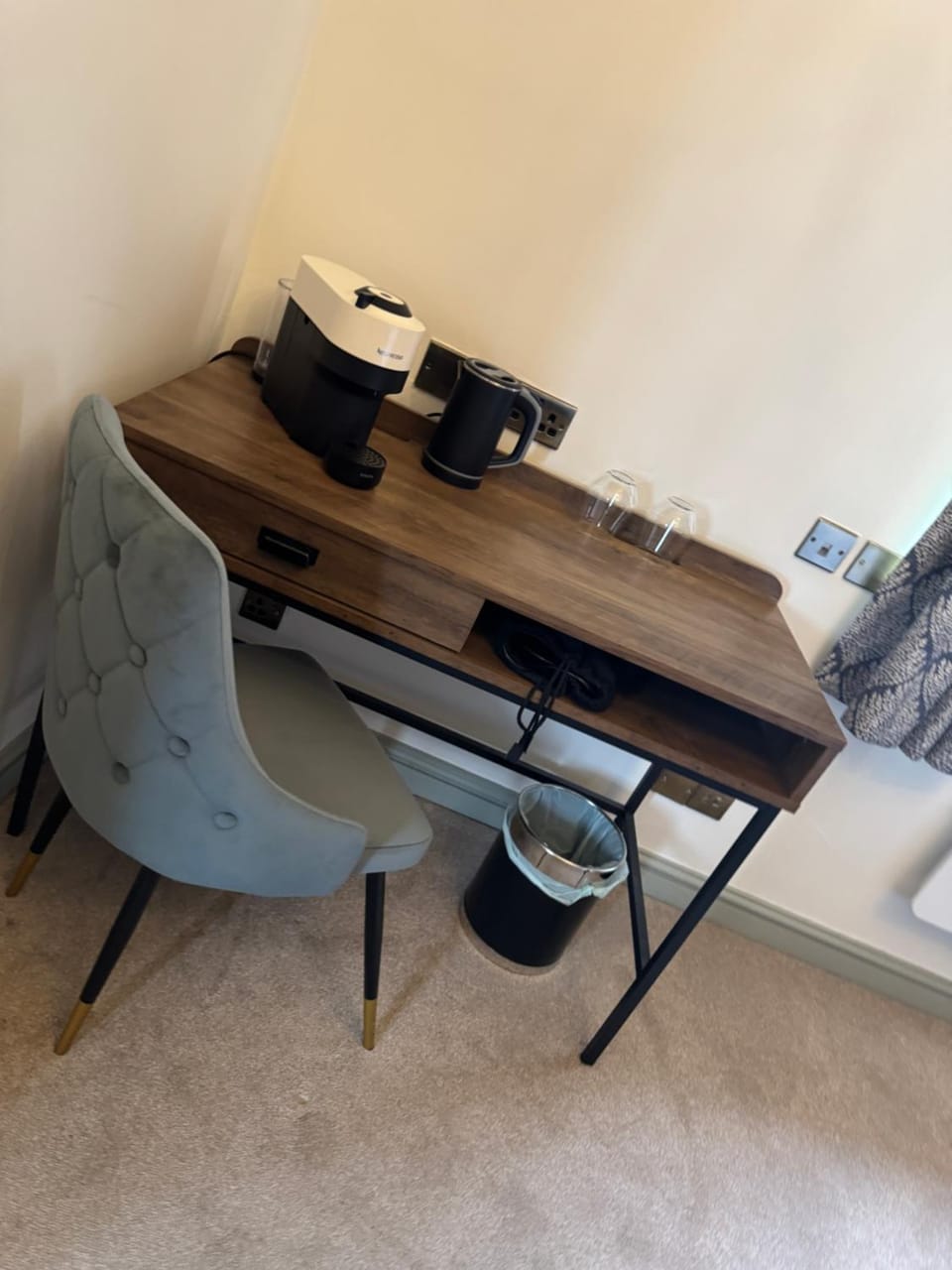 Coffee/tea facilities, Seating area