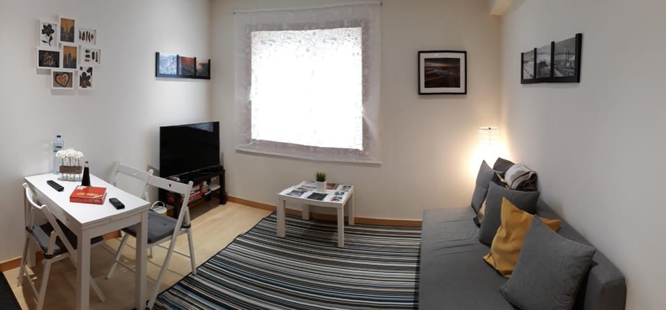 TV and multimedia, Living room, Seating area, Dining area