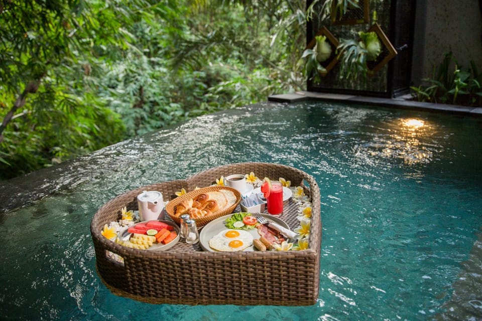 Food, Swimming pool, Breakfast