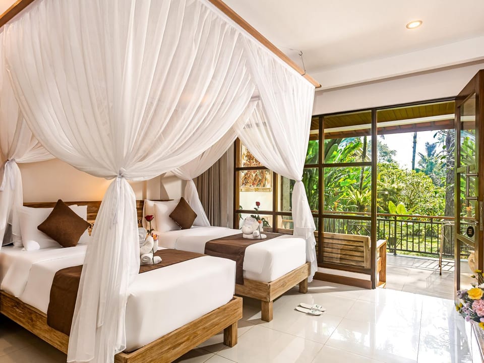Bed, Bedroom, Garden view