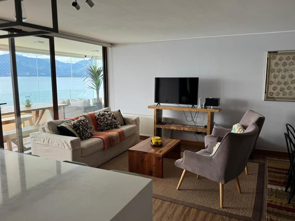 Living room, Lake view