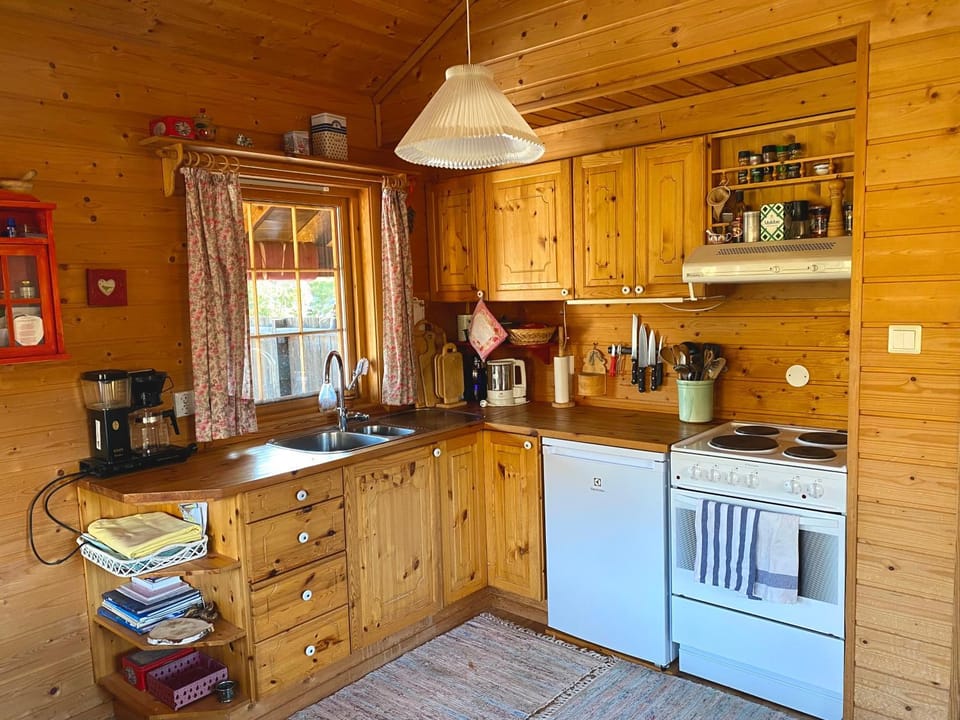 Coffee/tea facilities, Kitchen or kitchenette, pet friendly, stove