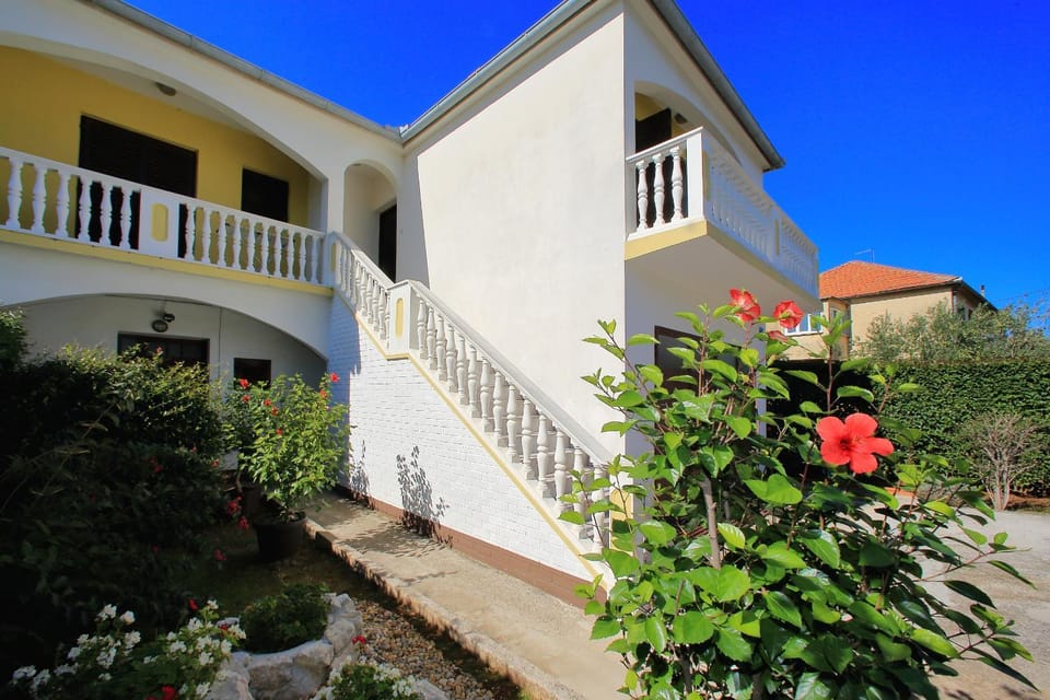 Property building, Facade/entrance, Spring, Winter, Summer, Autumn, On site, Sunrise