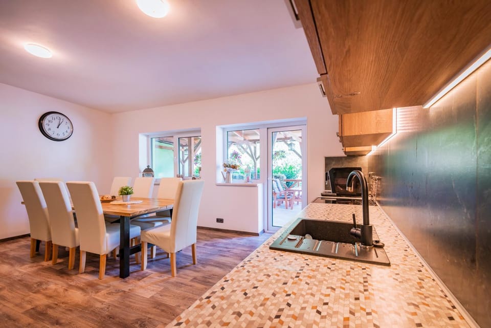 Kitchen or kitchenette, Communal kitchen, kitchen