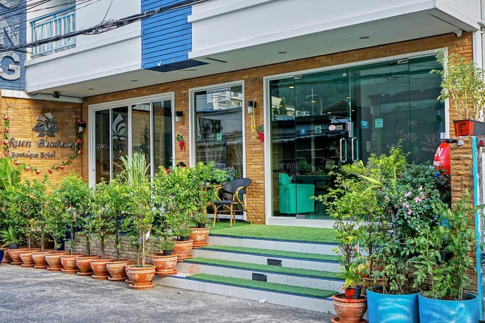 Facade/entrance