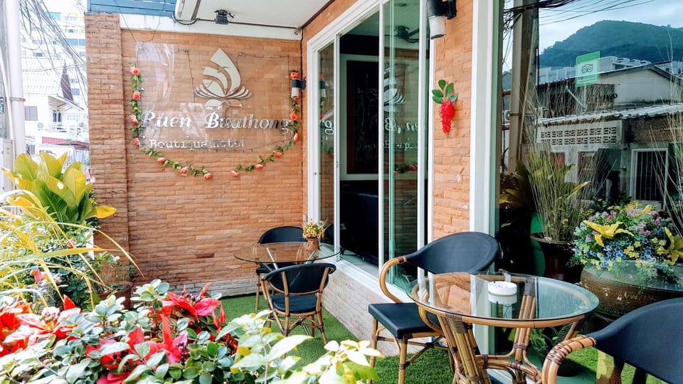 Patio, Facade/entrance, Garden