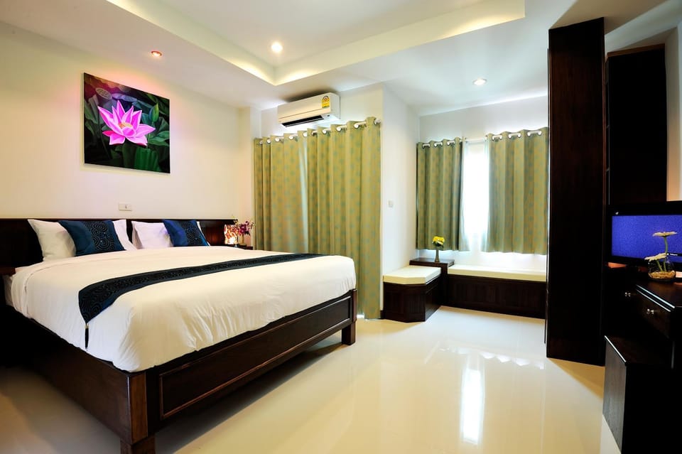 Bed, Photo of the whole room, Bedroom