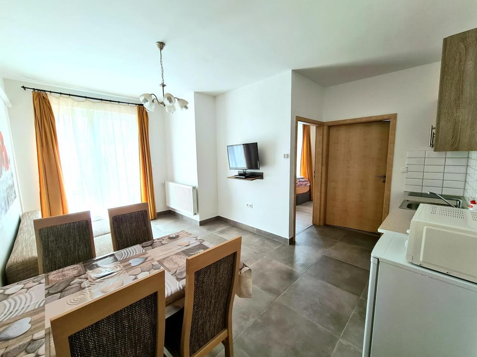 Kitchen or kitchenette, Living room