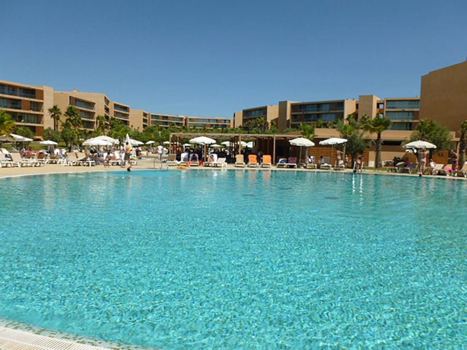 Swimming pool, sunbed