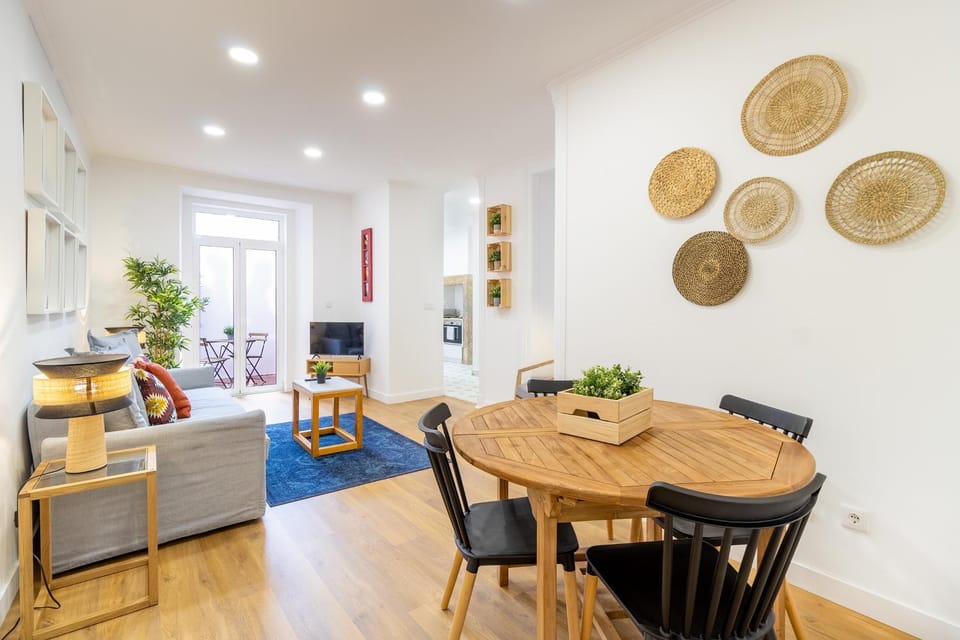 TV and multimedia, Living room, Seating area, Dining area