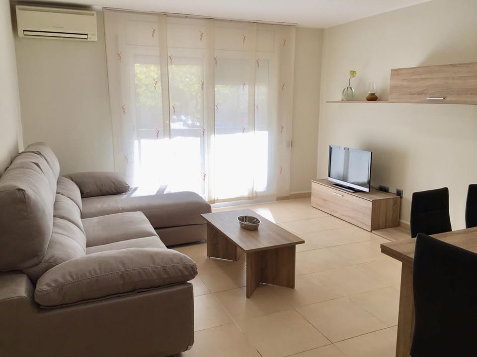 Communal lounge/ TV room, Living room, Seating area